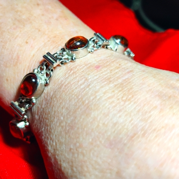 Vintage Sterling Silver and Genuine Amber Bracelet. - Picture 3 of 11